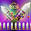 Farbenfrohes Werbebild mit Vape-Produkten mit der Bezeichnung „Bang Disposable“ und lebendigen Fruchtaromen wie Blaubeer-Wassermelone und Traubeneis. Heller Farbverlaufshintergrund mit Neonlichtern und Fruchtillustrationen.