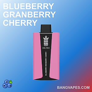 „Urządzenie do waporyzacji Bang King 30K Pro z różowo-czarną obudową, oznaczone smakiem „Blueberry Granberry Cherry”, na niebieskim tle gradientowym ze stroną internetową bangvapes.com w prawym dolnym rogu.”