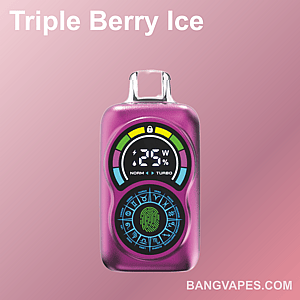 Kompaktowe elektroniczne urządzenie do waporyzacji oznaczone jako „Triple Berry Ice” w kolorze różowym z cyfrowym interfejsem pokazującym ustawienia mocy, wyświetlane na różowym tle o gradientowym odcieniu. W prawym dolnym rogu widnieje napis „BangVapes.com”.