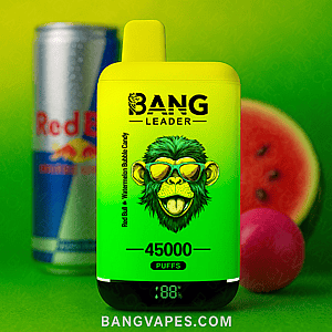 Close-up van een vape-apparaat met merknaam, beschrijving van de smaak, aantal trekjes en wazig beeldmateriaal, naast een blikje drank en plakjes watermeloen.