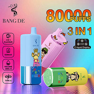 Bang De 使い捨て vape のカラフルな広告。漫画風の猿のデザインが施された 3 つのデバイスが登場し、80,000 回の吸引、3 in 1 フレーバー、650mAh バッテリー、フレーバーごとに 20 ml の e-liquid、グラデーションの背景に Type-C 充電などの機能を強調しています。
