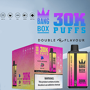 Kit de vapeo Bang Box 30K Puffs con empaque degradado de rosa a azul, un dispositivo de cápsula de color amarillo rosa, sabor a frambuesa agria de arándano y advertencia de nicotina.