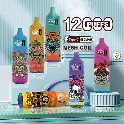 Penna per vape colorata Bang Tornado 12000 con design elegante e marchio visualizzato, che mette in risalto la sua confezione elegante e le funzionalità avanzate per un'esperienza di svapo migliorata.