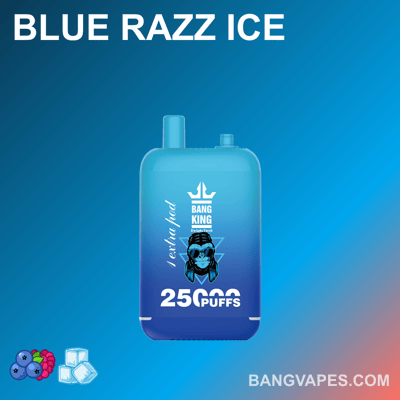 Niebieskie urządzenie do waporyzacji z napisem "BLUE RAZZ ICE" z napisem "25 000 PUFFS" i logo osoby noszącej okulary przeciwsłoneczne. Ikony jagód i kostek lodu pojawiają się w lewym dolnym rogu, a adres URL "BANGVAPES.COM" znajduje się w prawym dolnym rogu.
