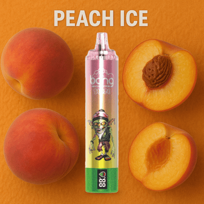 Jednorazowe urządzenie do waporyzacji Bang z postacią z kreskówek goblina, otoczone całymi i przekrojonymi brzoskwiniami na pomarańczowym tle z tekstem 'Peach Ice' u góry.