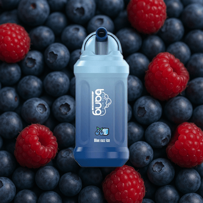 Niebieskie urządzenie do waporyzacji oznaczone 'Blue Razz Ice' umieszczone na tle świeżych jagód i malin.