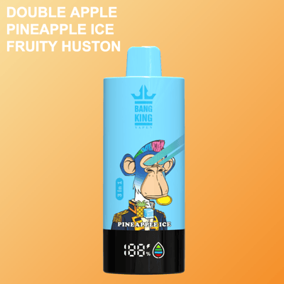 Lichtblauw Bang King-vape-apparaat met een cartoonaap met een kleurrijke hanenkam, militair uniform en een aanduiding van de smaak van ananasijs, tegen een oranje achtergrond met tekstvermelding van smaken: Double Apple, Pineapple Ice en Fruity Huston.