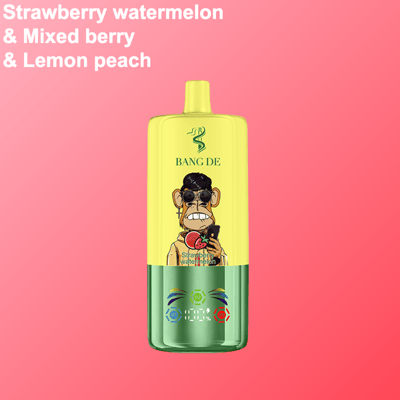Appareil à vape jaune et vert étiqueté " BANG DE " avec un singe de dessin animé tenant une tranche de pastèque, sur un fond dégradé rose avec les saveurs fraise pastèque, baies mélangées et pêche citronnées répertoriées en texte blanc.