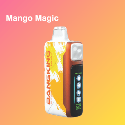 Botella de vapeo Mango Magic con etiqueta blanca y amarilla junto a un vaporizador de mano marrón con una pantalla negra que muestra cubitos de hielo, sobre un fondo degradado de rosa a naranja.