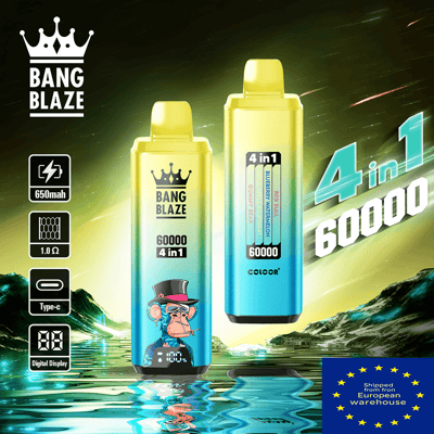 Bang Blaze 4 in 1 使い捨てベープ ペンは、黄色からティールのグラデーションと王冠のロゴが付いており、下部デバイスに漫画の猿と太字の 4 in 1 60000 ラベルが特徴で、2 番目のデバイスの横に表示され、左側のアイコンは 650mAh、1.0Ω、Type-C、デジタル ディスプレイを示し、右下にはヨーロッパの倉庫バッジが付いています。.