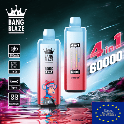 青からピンクのグラデーションの本体を備えた 2 台の Bang Blaze 4-in-1 電子タバコ デバイス。1 台は漫画の猿を特徴とし、宇宙背景の反射面に描かれています。; 左側のアイコンは 650 mAh、1.0 オーム、Type-C、およびデジタル ディスプレイを示し、右下に欧州倉庫出荷バッジが付いています。.