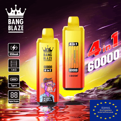 黄色からオレンジのグラデーションの 2 台の Bang Blaze 4-in-1 VAPE デバイスが、水面が反射する紫色の夕日を背景に立っています; 1 つのボトルには漫画の猿と「60,000 4 in 1」のラベルが表示され、左側には 650mAh、1.0Ω、Type-C、デジタル ディスプレイのアイコンがあり、隅には青色の「ヨーロッパ倉庫から出荷されました」のバッジが付いています。.
