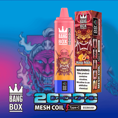 Pink Bang Box Vape-Flasche und Box mit der Aufschrift „Mango Peach“ und einem Warnschild vor einem blauen Hintergrund mit Farbverlauf.