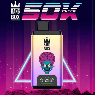 Dispositivo di vaporizzazione Bang Box con sbuffi da 50K, corpo viola-rosa sfumato, grafica teschio-cervello, logo corona e display digitale.
