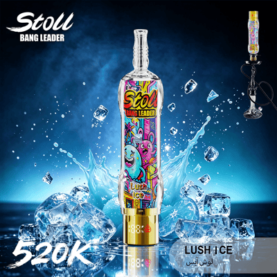 Hohe E-Liquid-Flasche “Bang Leader” Lush Ice mit farbigem Etikett, umgeben von spritzendem Wasser und Eiswürfeln