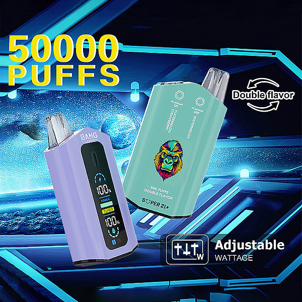 Zwei farbenfrohe Einweg-Vape-Geräte mit digitalen Anzeigen, gekennzeichnet für 50.000 Züge, doppelten Geschmack und einstellbare Wattzahl, vor einem futuristischen blauen Hintergrund mit fettgedrucktem Text, der die Funktionen hervorhebt.
