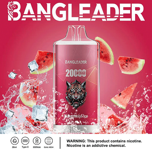 Promotiefoto voor de wegwerp-vape met watermeloenijssmaak van Bangleader met een tijgerontwerp, met kenmerken zoals 20.000 trekjes, een capaciteit van 28 ml, Type-C-opladen, een 650 mAh-batterij en dubbele mesh-technologie, omringd door ijsblokjes en watermeloenschijfjes, met een nicotinewaarschuwing aan de onderkant.