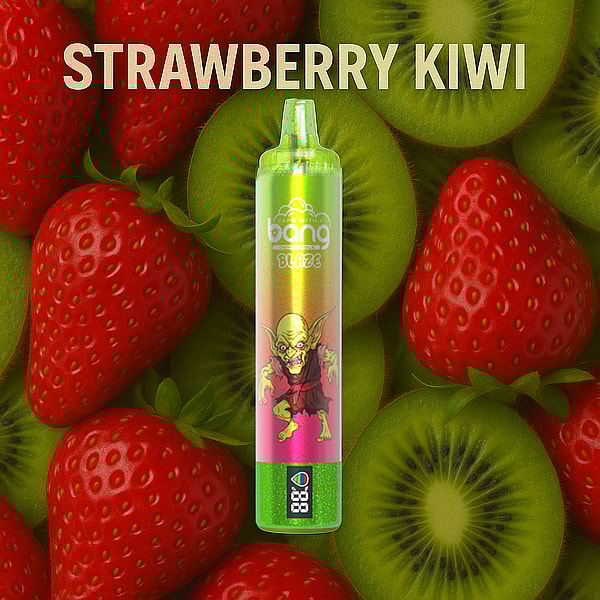 Truskawki i pokrojone kiwi stanowią tło dla urządzenia do waporyzacji opisanego jako „Bang Blaze” z ilustracją przedstawiającą goblina i tekstem „STRAWBERRY KIWI” powyżej.