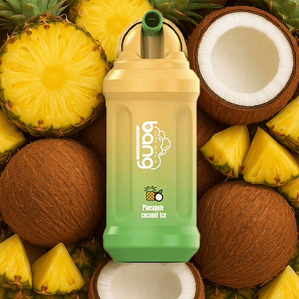 Ein Vape-Gerät mit Ananas-Kokos-Eis-Geschmack und einem gelb-grünen Farbverlaufsdesign, platziert auf einem Hintergrund aus ganzen und halbierten Kokosnüssen, Ananasscheiben und -stücken.