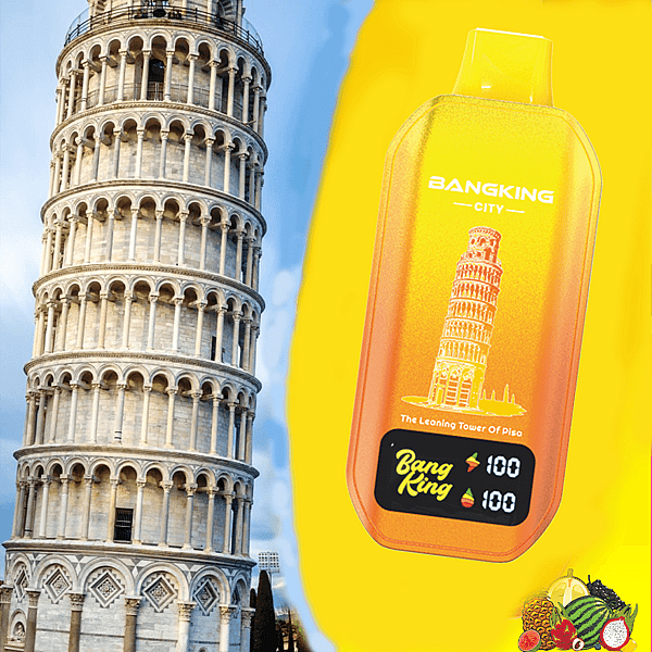 Schiefer Turm von Pisa neben einer BangKing-Flasche mit einer Pisa-Illustration auf gelbem Hintergrund mit einer Fruchtcollage.