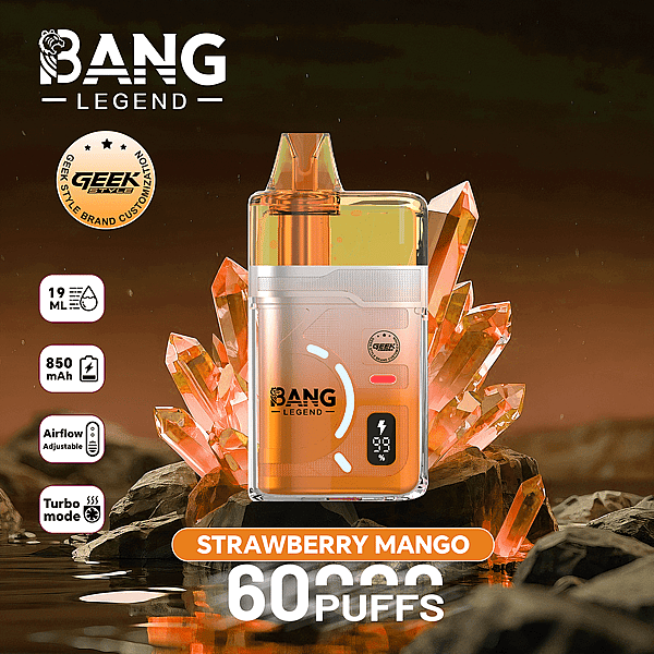 Dispositivo di svapo arancione e trasparente etichettato Bang Legend al gusto di mango e fragola, posizionato su rocce con cristalli arancioni sullo sfondo, che evidenzia 60.000 sbuffi, capacità di 19 ml, batteria da 850 mAh, flusso d'aria regolabile e modalità turbo.