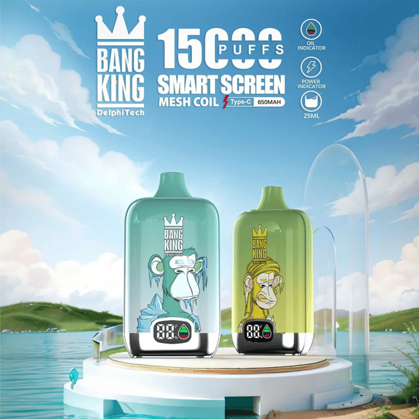 Deux appareils de vape jetables Bang King colorés avec des illustrations de singes de dessins animés et de petits écrans numériques affichés sur un piédestal rond sur fond de ciel au bord d'un lac, avec un grand texte annonçant 15 000 bouffées et les caractéristiques du produit au-dessus d'eux.