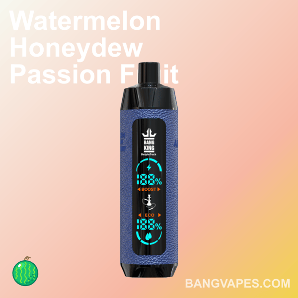 Un dispositivo di vaporizzazione etichettato "BANG KING" con un esterno strutturato, che mostra un display digitale e icone, su uno sfondo sfumato con il testo "Watermelon Honeydew Passion Fruit" e "BANGVAPES.COM"."