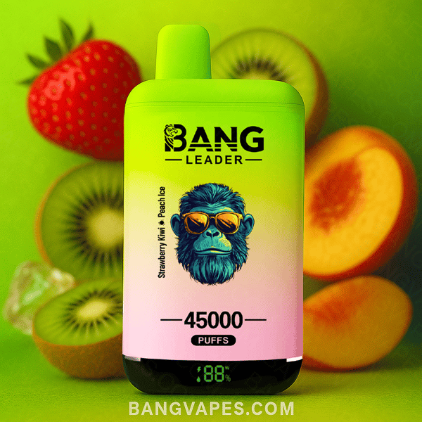 Appareil de vape Bang Leader avec dégradé vert fluo et rose, aux saveurs de fraise, de kiwi et de glace à la pêche, entouré de fruits tranchés et affichant un écran numérique indiquant le pourcentage de batterie.