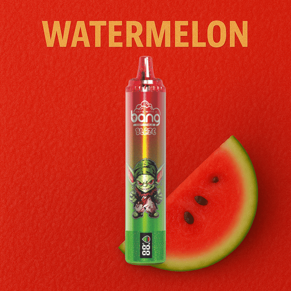 Un stylo vape coloré avec un personnage de dessin animé intitulé ' Bang Blaze ' se tient debout à côté d'une tranche de pastèque juteuse sur un fond texturé rouge avec le mot ' Pastèque ' en lettres jaunes grasses au-dessus.