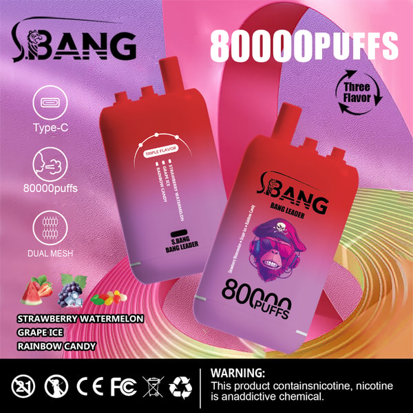 Image promotionnelle pour l'appareil de vape SBANG Bang Leader, mettant en évidence des fonctionnalités telles que 80 000 bouffées, des options de triple saveur (fraise, pastèque, glace au raisin, bonbons arc-en-ciel), une double maille, une charge de type C et un avertissement de dépendance à la nicotine, avec un fond coloré et deux appareils de vape dégradés rouge et violet affichés.