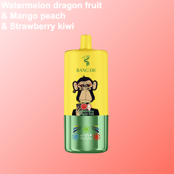 Gelbes und grünes Verdampfergerät mit einem Cartoon-Affen, der Früchte hält, mit der Aufschrift 'BANG DE', vor einem rosafarbenen Hintergrund mit Farbverlauf und Text, der die Geschmacksrichtungen Wassermelone, Drachenfrucht, Mango-Pfirsich und Erdbeer-Kiwi auflistet.