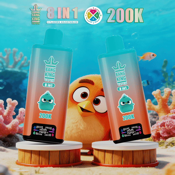 Deux bouteilles Bang King Vape 8-en-1 étiquetées 200K flanquent un curieux poussin orange contre un récif de corail sous-marin brillant.