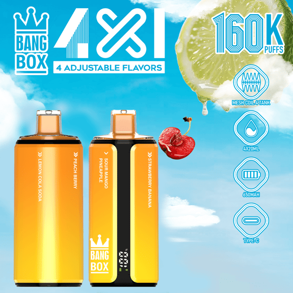 Fond ciel bleu vif avec quatre dosettes de vape Bang Box jaunes, deux grandes dosettes avant et deux faces latérales plus petites; saveurs répertoriées sur les côtés (Lemon Cola Soda, Peach Berry, Sour Mango Pineapple, Strawberry Banana); marque Bang Box blanche audacieuse et icônes sur la droite indiquant 160 000 bouffées, réservoir à bobine en maille, 4 x 20 ml, 650 mAh, type C; graphique en tranches de citron vert et de cerise.