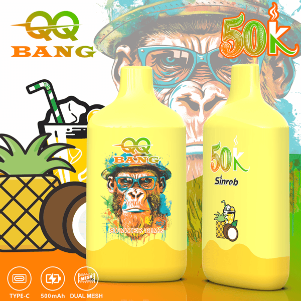 Deux bouteilles jaunes avec des étiquettes colorées sur une surface orange, présentant des graphismes tropicaux et une superposition carrée floue. L'arrière-plan ; comprend une illustration d'ananas et une marque lumineuse.
