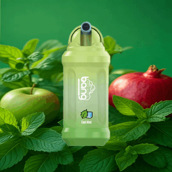 Zielone urządzenie do waporyzacji oznaczone 'Cool Mint' jest wyświetlane wśród świeżych liści mięty, zielonego jabłka i czerwonego granatu na zielonym tle.