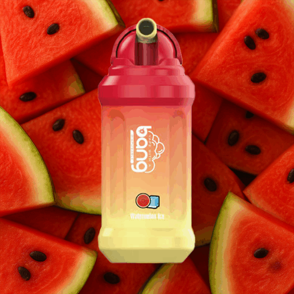 Czerwono-żółty jednorazowy waporyzator z napisem 'Bang Watermelon Ice' umieszczony na tle pokrojonych w plasterki arbuza z widocznymi pestkami.